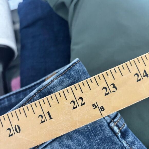 Lane Bryant Signature Fit Mid Rise Bermuda Shorts 26 Blue Flex Magic Waistband - Picture 7 of 9